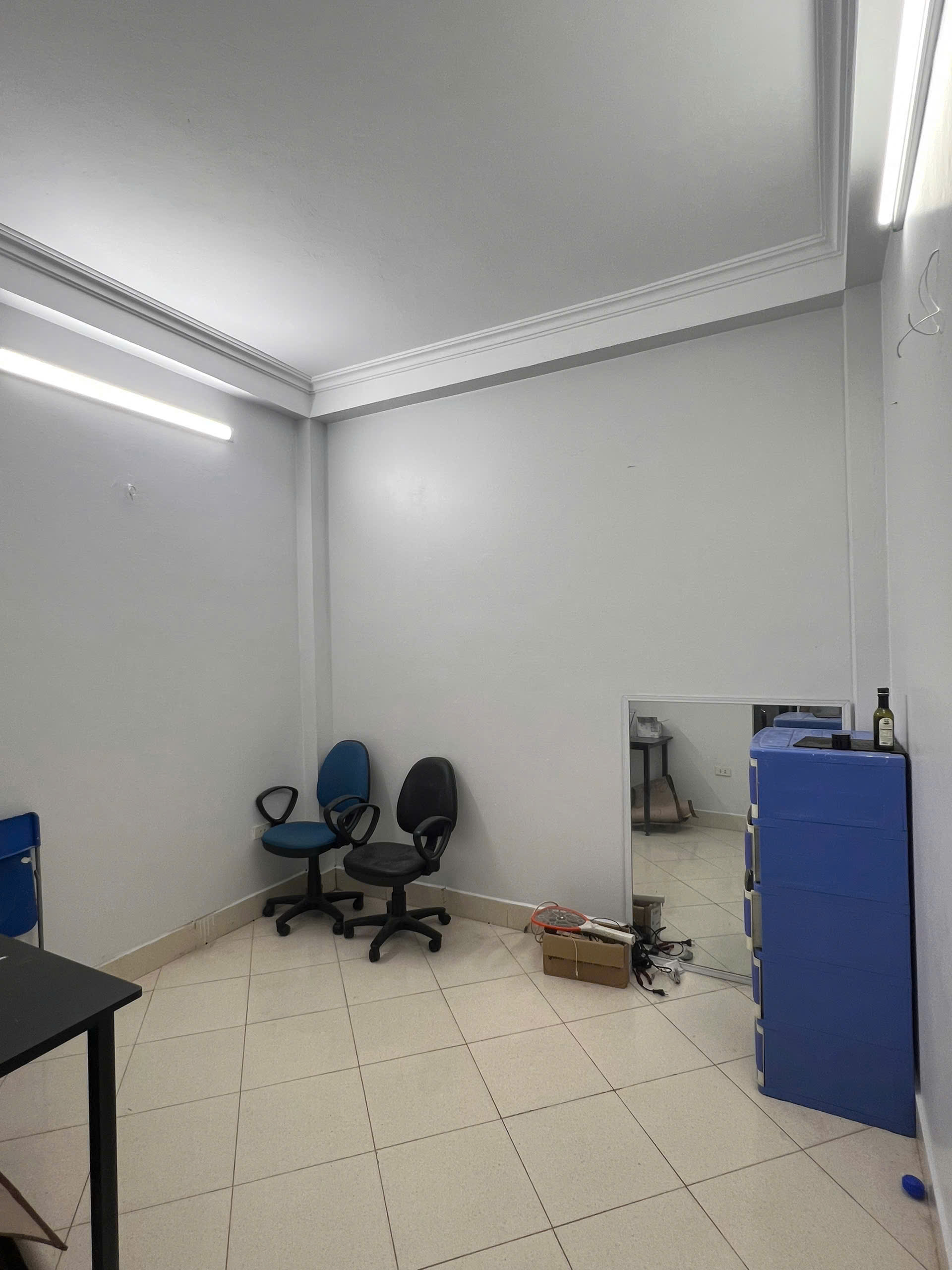 Cho thuê nhà ngõ 22 Lương Khánh Thiện, 4 tầng + 1 tum, 33m2, 4 ngủ, 12 Triệu - Ảnh 1